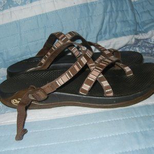 Chaco Zong Slip On Strappy Toe Loop Sandals 9
